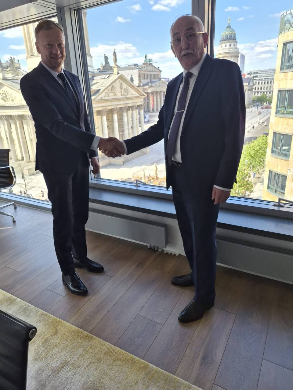 Agreement signing — photo 06